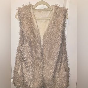 M/L Sherpa Cream Vest with pockets